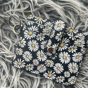 Nanette Lepore black and white Daiay Print cards Wallet. Like new condition.